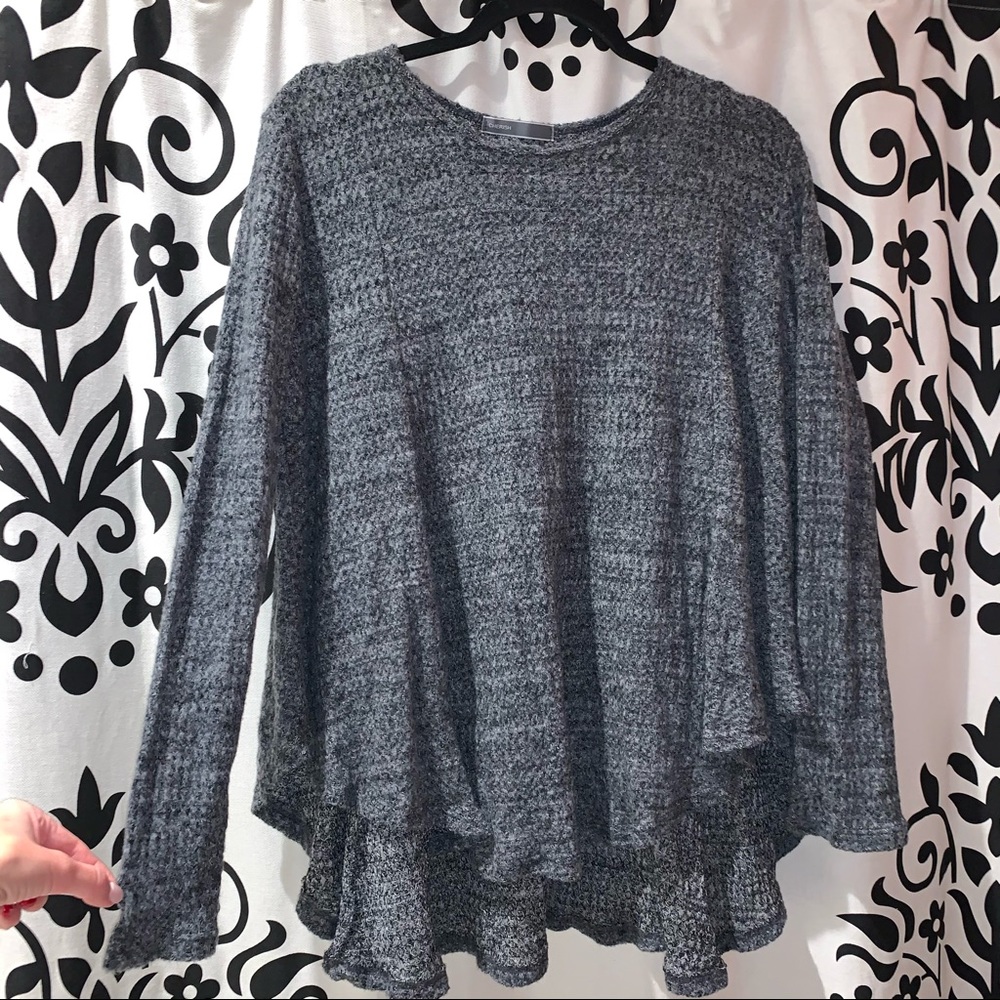 Cherish Long Sleeve Gray Swing Blouse Tee NWOT Med
